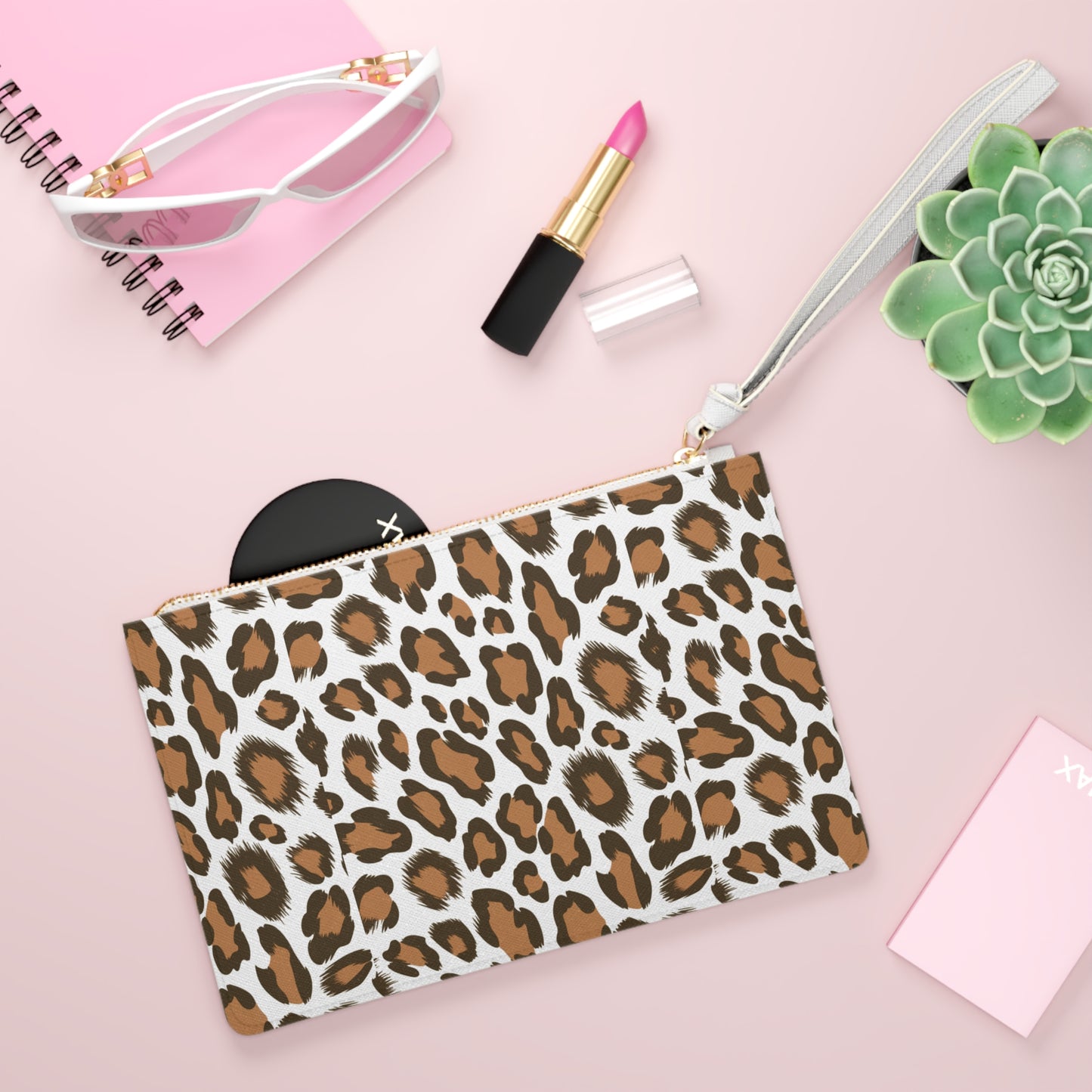 Chic Leopard Print Clutch Bag for Stylish Nights Out