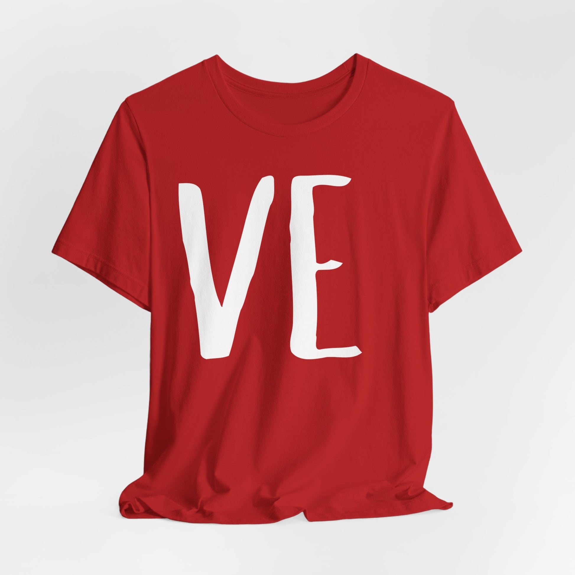 Red couple's matching T-shirt set with "LO" on one shirt and "VE" on the other, featuring "EST 2018" in white text.